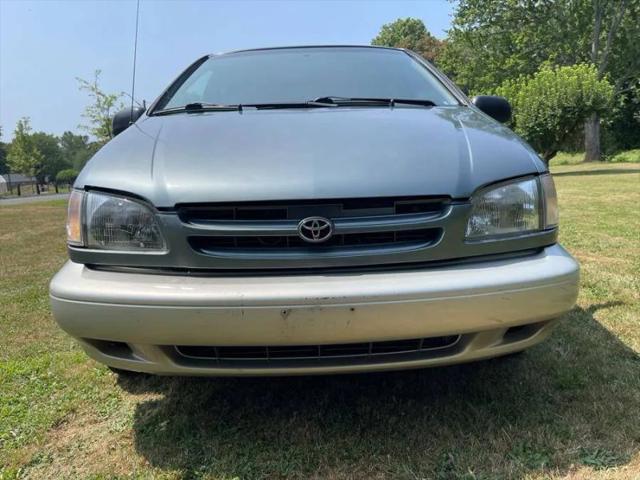1999 Toyota Sienna LE