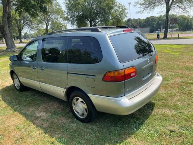1999 Toyota Sienna LE
