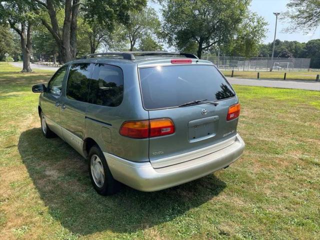 1999 Toyota Sienna LE