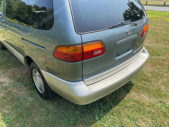 1999 Toyota Sienna LE