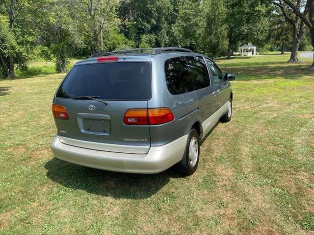 1999 Toyota Sienna LE