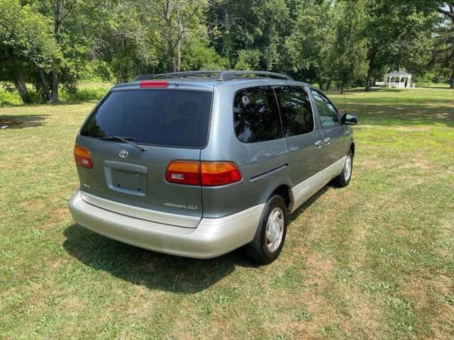 1999 Toyota Sienna LE