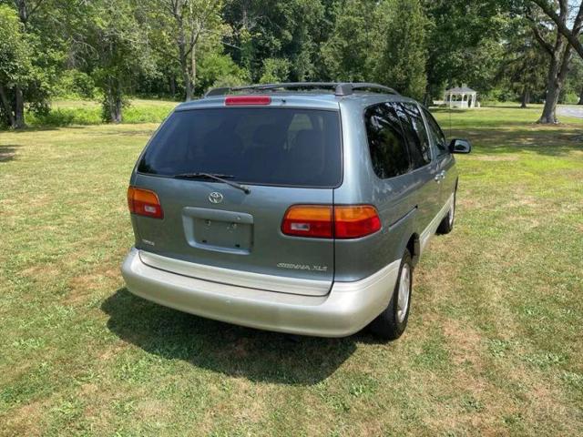 1999 Toyota Sienna LE