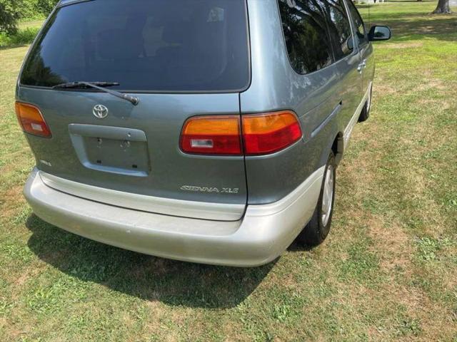 1999 Toyota Sienna LE