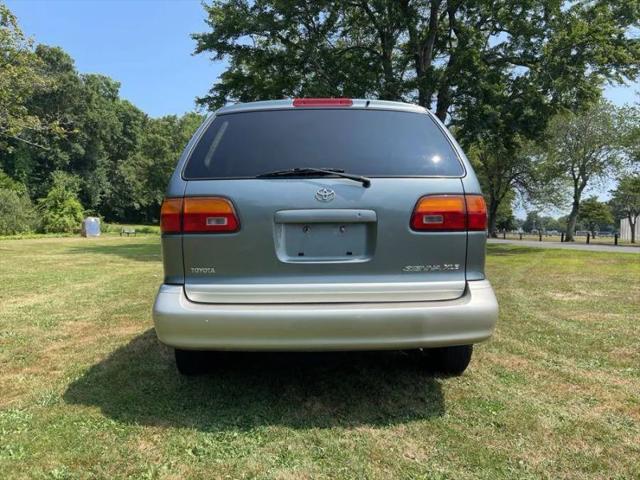 1999 Toyota Sienna LE