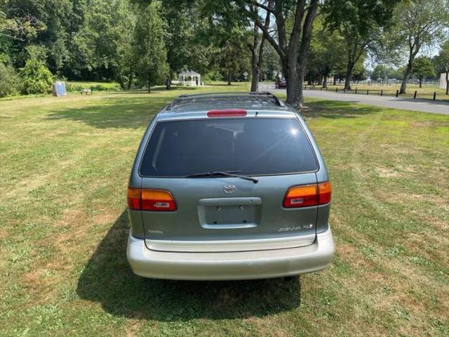 1999 Toyota Sienna LE