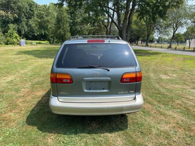 1999 Toyota Sienna LE