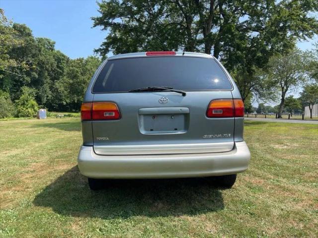 1999 Toyota Sienna LE