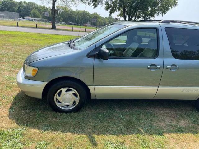 1999 Toyota Sienna LE