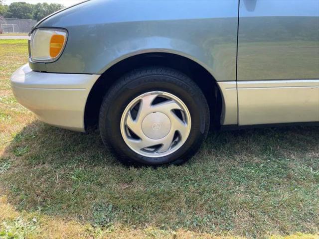 1999 Toyota Sienna LE