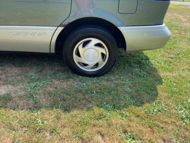 1999 Toyota Sienna LE