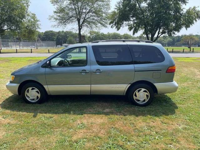 1999 Toyota Sienna LE