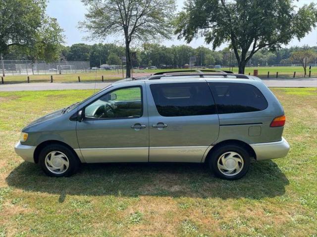 1999 Toyota Sienna LE