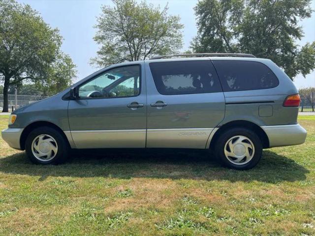 1999 Toyota Sienna LE