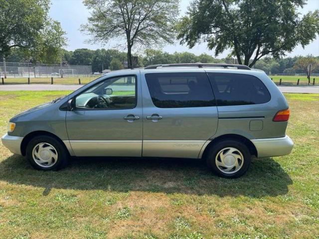 1999 Toyota Sienna LE