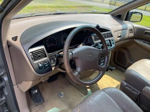 1999 Toyota Sienna LE