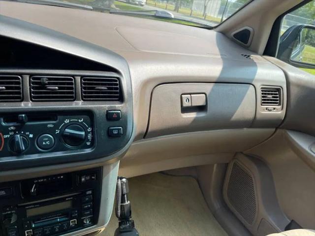 1999 Toyota Sienna LE