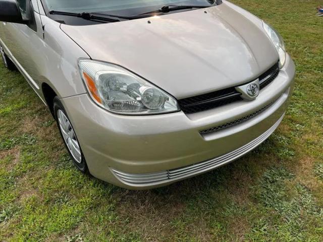 2004 Toyota Sienna LE