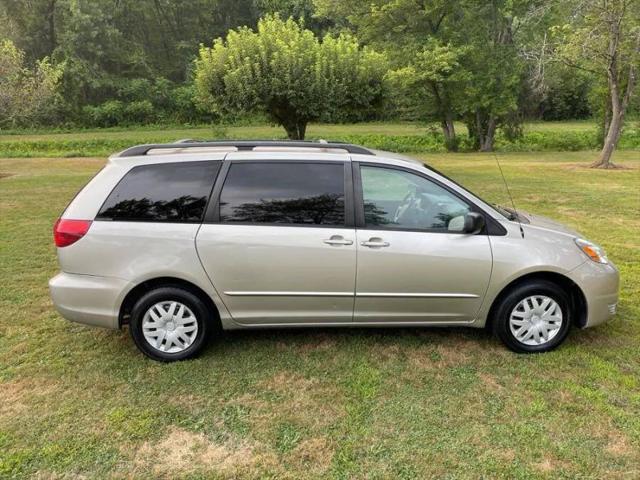2004 Toyota Sienna LE