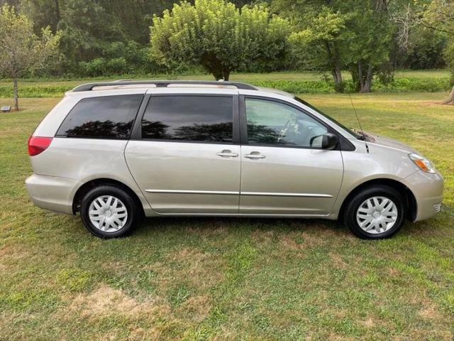 2004 Toyota Sienna LE