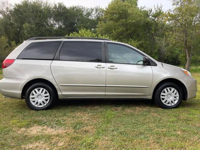 2004 Toyota Sienna LE