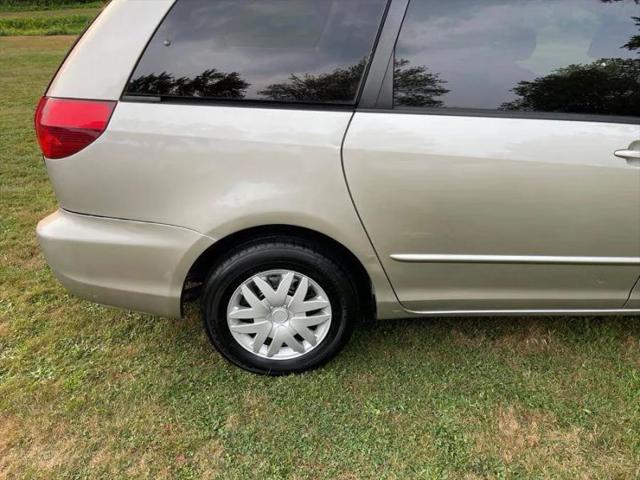 2004 Toyota Sienna LE