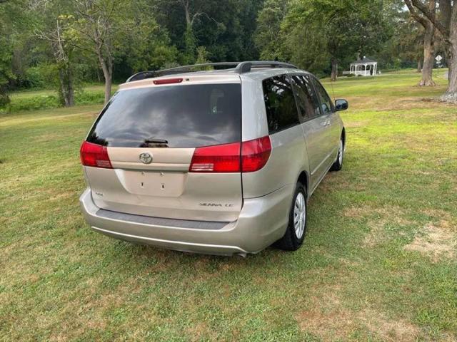 2004 Toyota Sienna LE