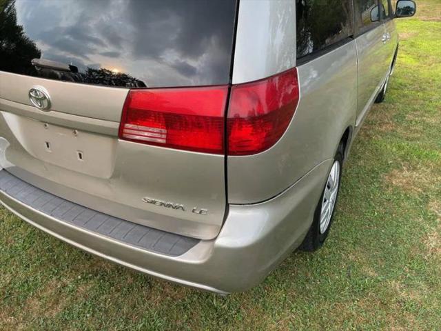 2004 Toyota Sienna LE
