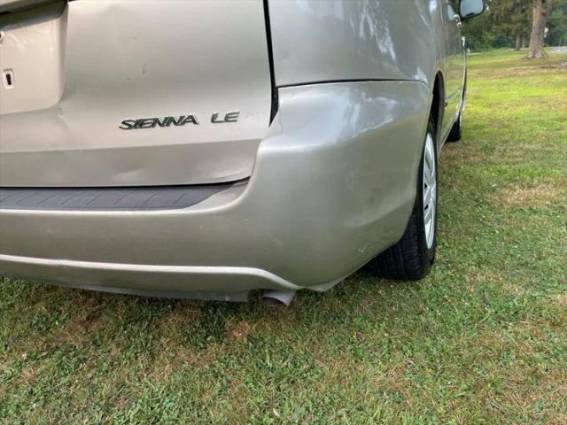 2004 Toyota Sienna LE