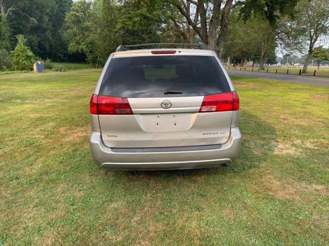 2004 Toyota Sienna LE