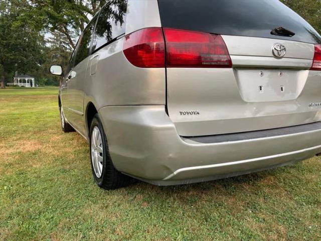2004 Toyota Sienna LE
