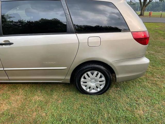 2004 Toyota Sienna LE