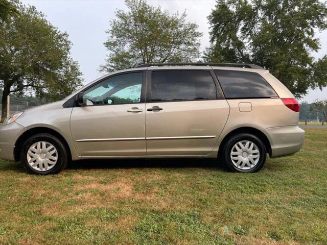 2004 Toyota Sienna LE