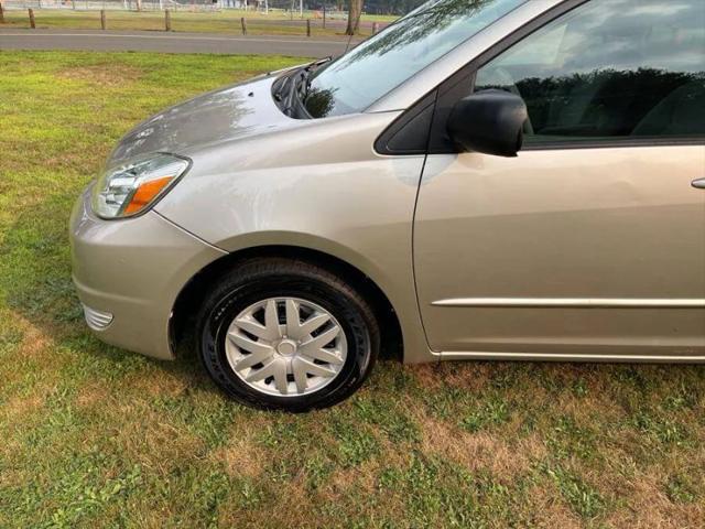 2004 Toyota Sienna LE