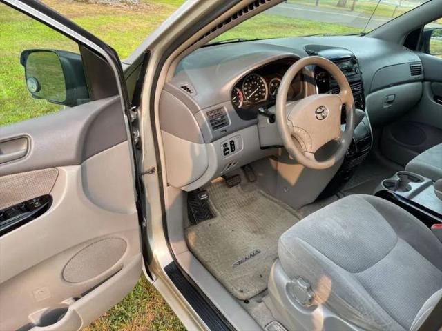 2004 Toyota Sienna LE