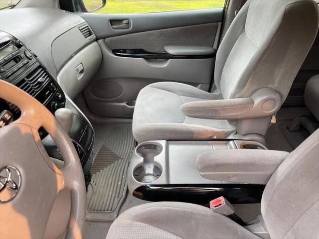 2004 Toyota Sienna LE