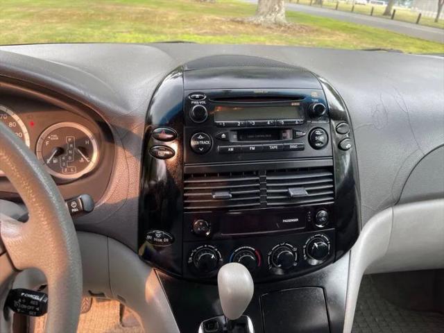 2004 Toyota Sienna LE