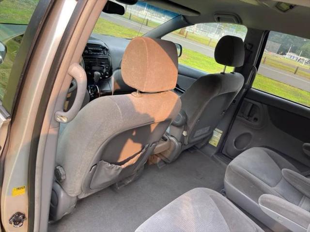 2004 Toyota Sienna LE
