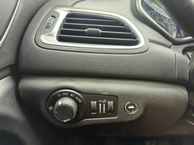 2016 Chrysler 200 Limited Platinum