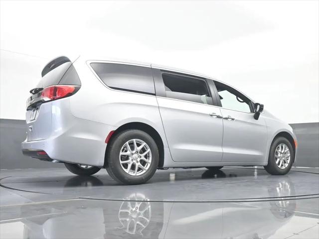 2026 Chrysler Voyager LX