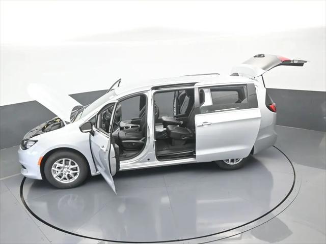 2026 Chrysler Voyager LX