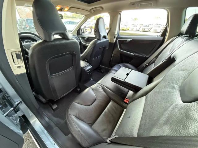 2012 Volvo XC60 T6 R-Design