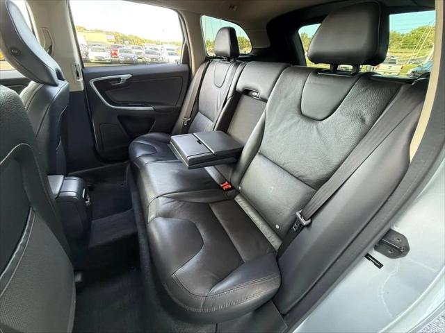 2012 Volvo XC60 T6 R-Design
