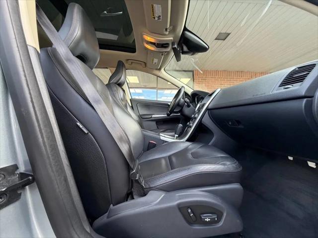 2012 Volvo XC60 T6 R-Design