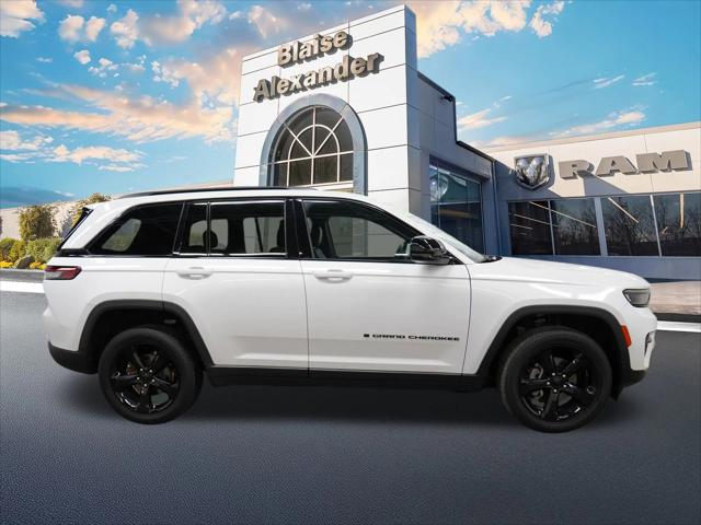 2023 Jeep Grand Cherokee Altitude 4x4 2023 Jeep Grand Cherokee Altitude 4x4