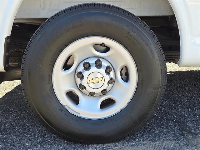 2025 Chevrolet Express Passenger RWD 3500 Extended Wheelbase LS