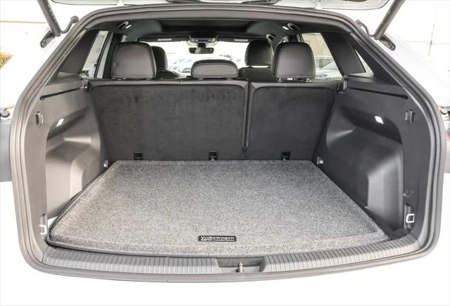 2026 Volkswagen Atlas Cross Sport SE with Technology