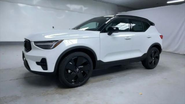 2026 Volvo XC40 Black Edition Ultra, B5 AWD Gas (mild hybrid)