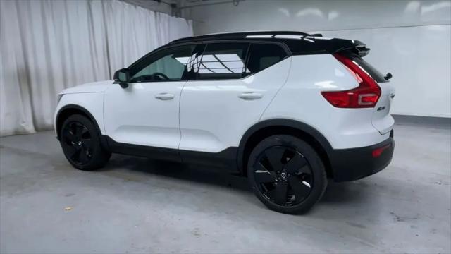 2026 Volvo XC40 Black Edition Ultra, B5 AWD Gas (mild hybrid)