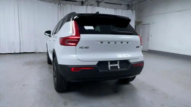 2026 Volvo XC40 Black Edition Ultra, B5 AWD Gas (mild hybrid)